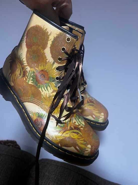 Dr. Martens Tan Leather Lace-Up Boots with Gold Hardware - Picture 9 of 10